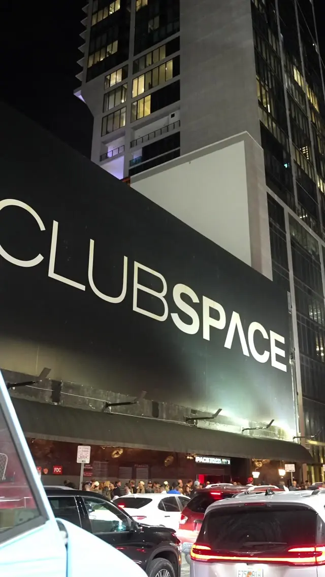 Activación en Club Space Miami, pieza producida por Void Studio para Clean Skin Club